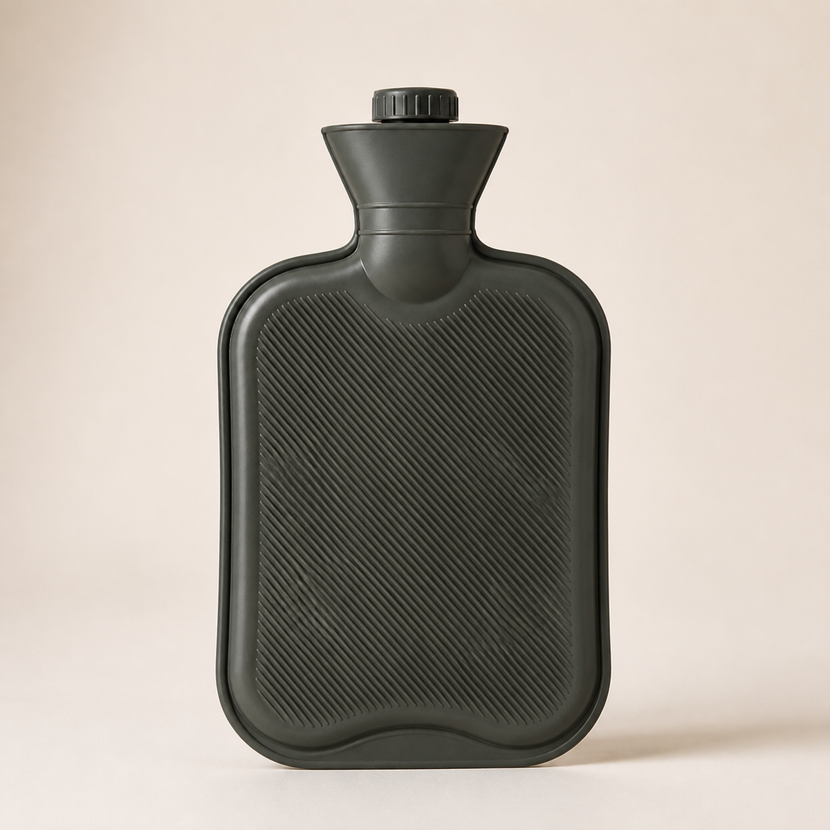 Bouillotte à eau de 2 litres coloris Vert foncé, surface nervurée et bouchon à vis